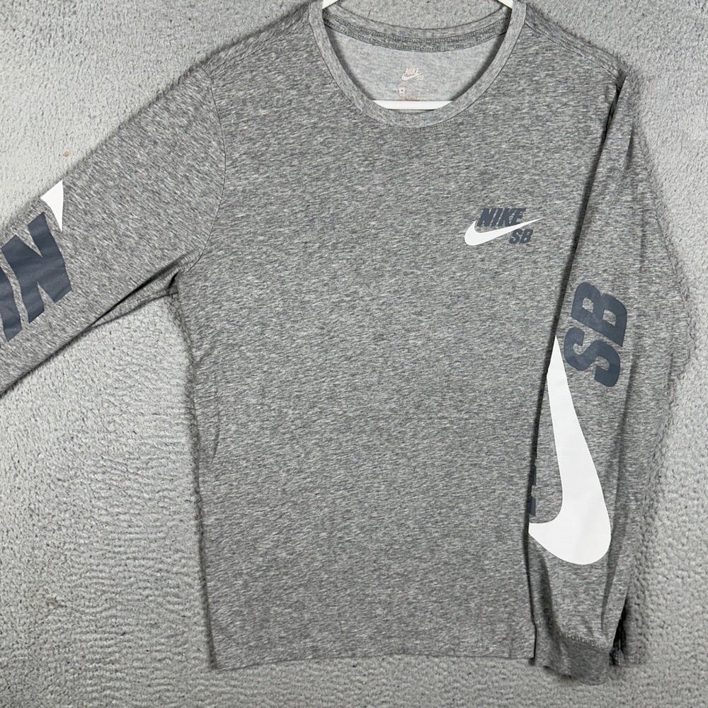 Nike SB Sweatshirt Mens Medium Grey Graphic Swoosh Crewneck Pullover Long Sleeve